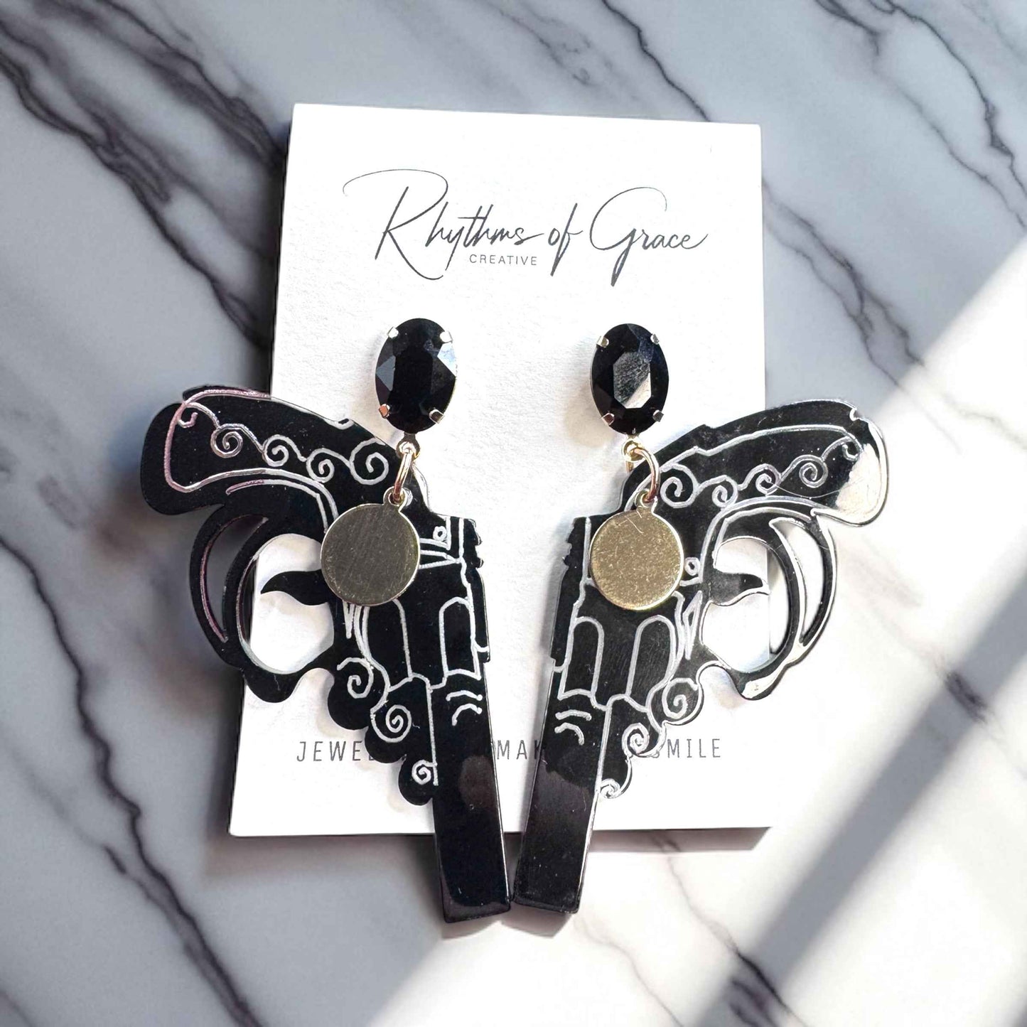 Western Vibes: Handgun Dangle Earrings – Personalized Pistol Style in Black or Peach 🤠