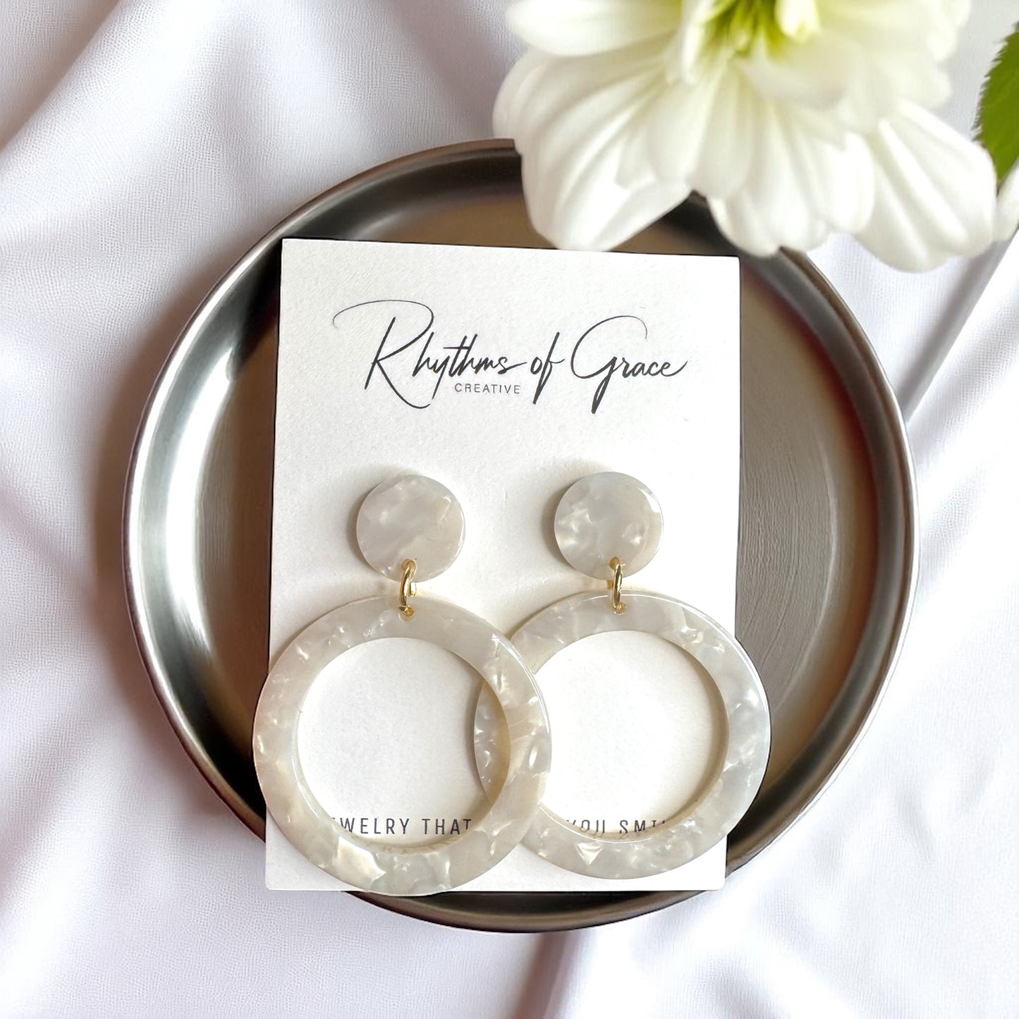 Glamorous White Marbled Acrylic Dangle Earrings - Chic Round Design!