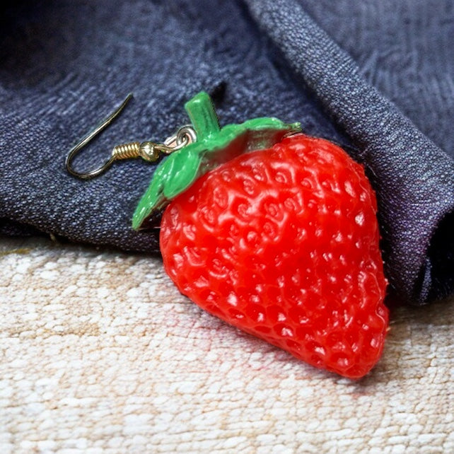 Berry Cute Strawberry Dangle Earrings - Sweet Summer Vibes!🍓
