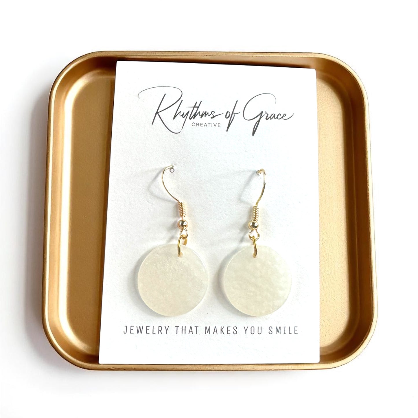 Chic White Marbled Dangle Earrings - Elegant Round Drop Jewelry