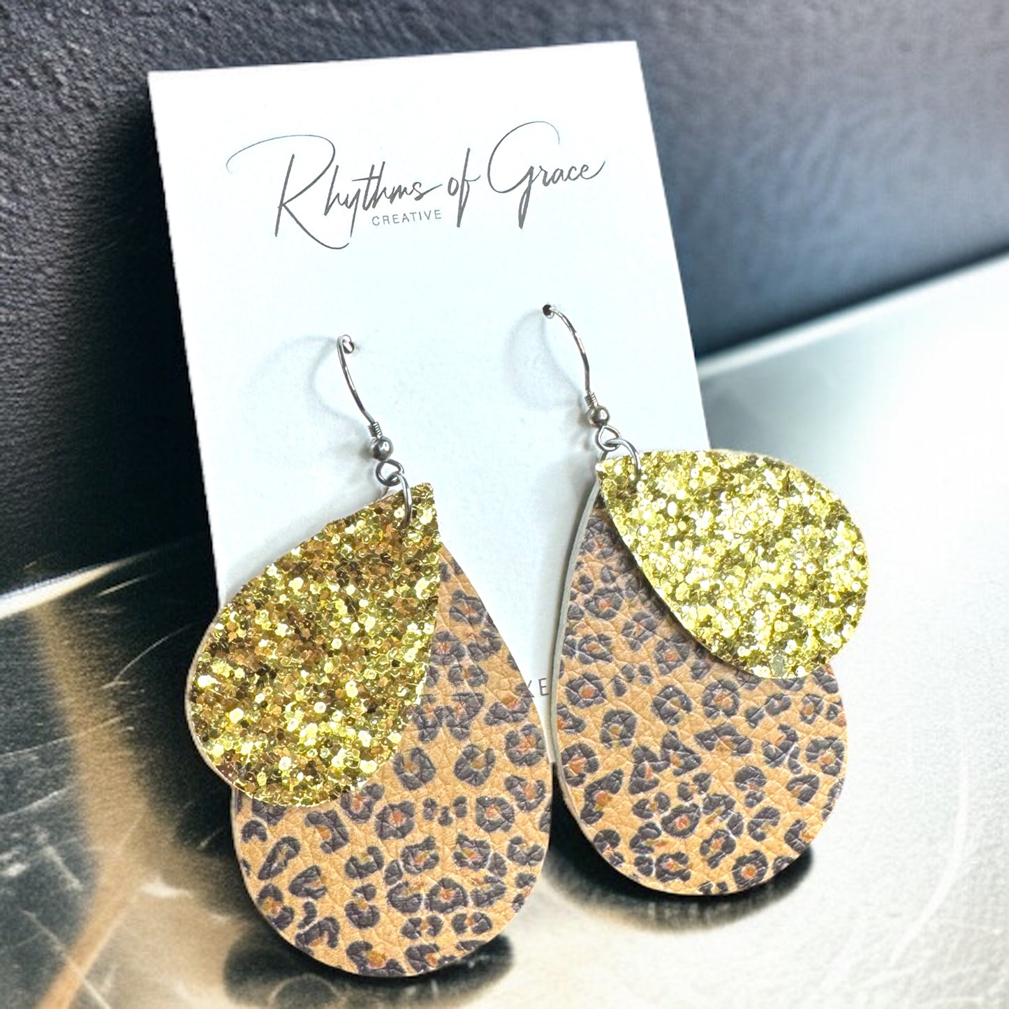 Unleash Your Inner Diva: Cheetah Print & Glitter Teardrop Earrings!