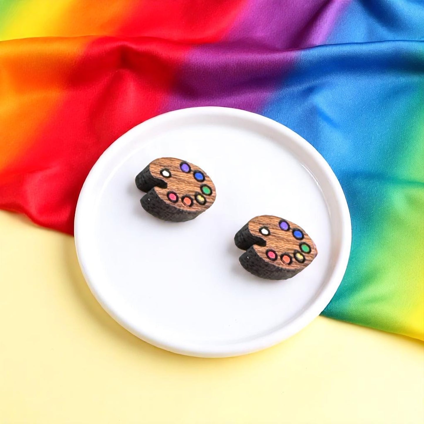 Chic Canvas: Wooden Paint Palette Earrings 🎨