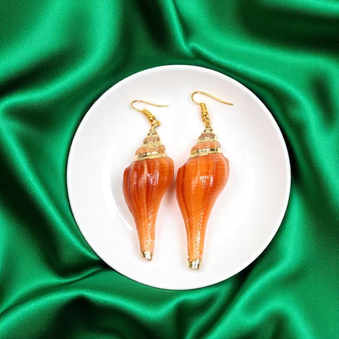 Dive into the Ocean Vibes with Our Seashell Dangle Earrings!