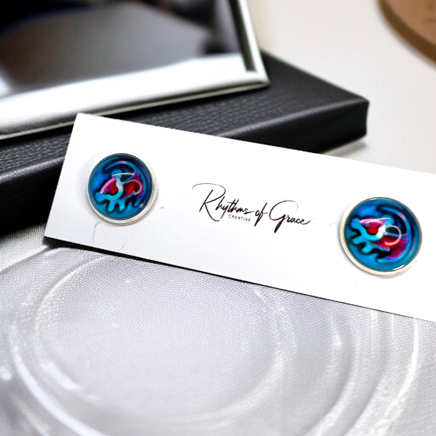Roar into Style with Lion King Cabochon Stud Earrings!