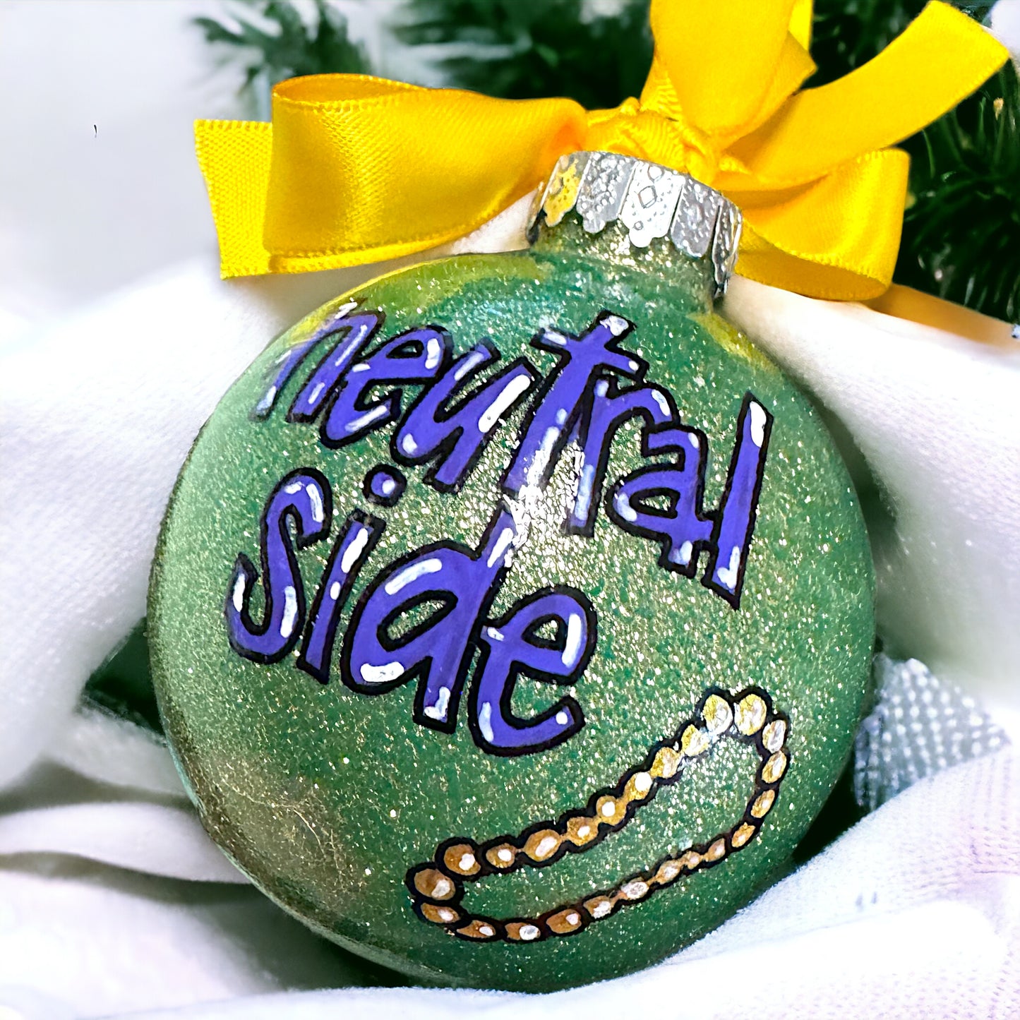 Christmas Ornament: Sidewalk Side vs. Neutral Ground