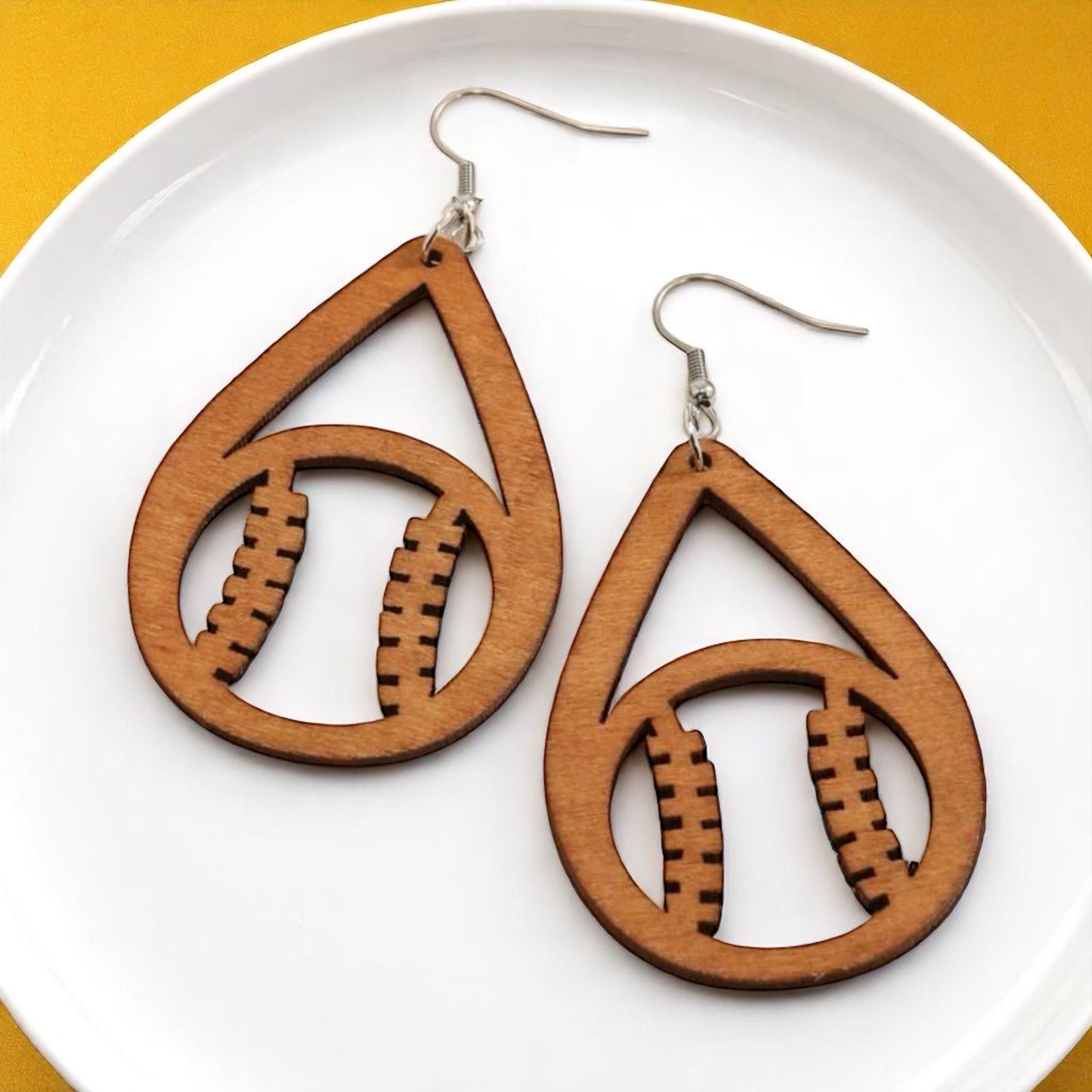 Pitch Perfect: Stylish Dangle Earrings for Baseball Lovers!