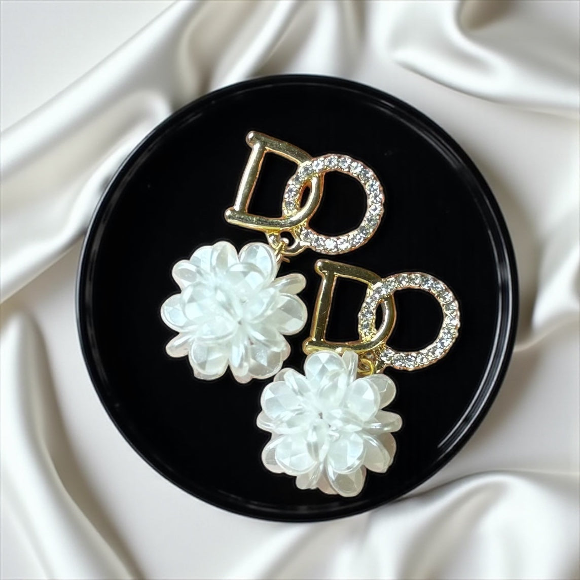 Dazzling 'I Do' Rhinestone Earrings: Shine Bright on Your Big Day!