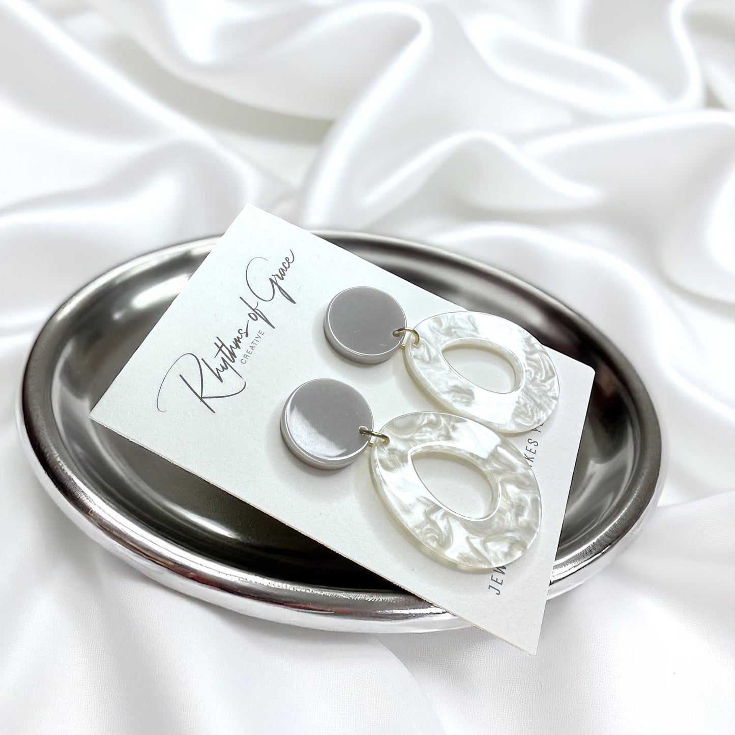 Chic Marble Drop Earrings – Handmade White & Grey Acrylic Dangles
