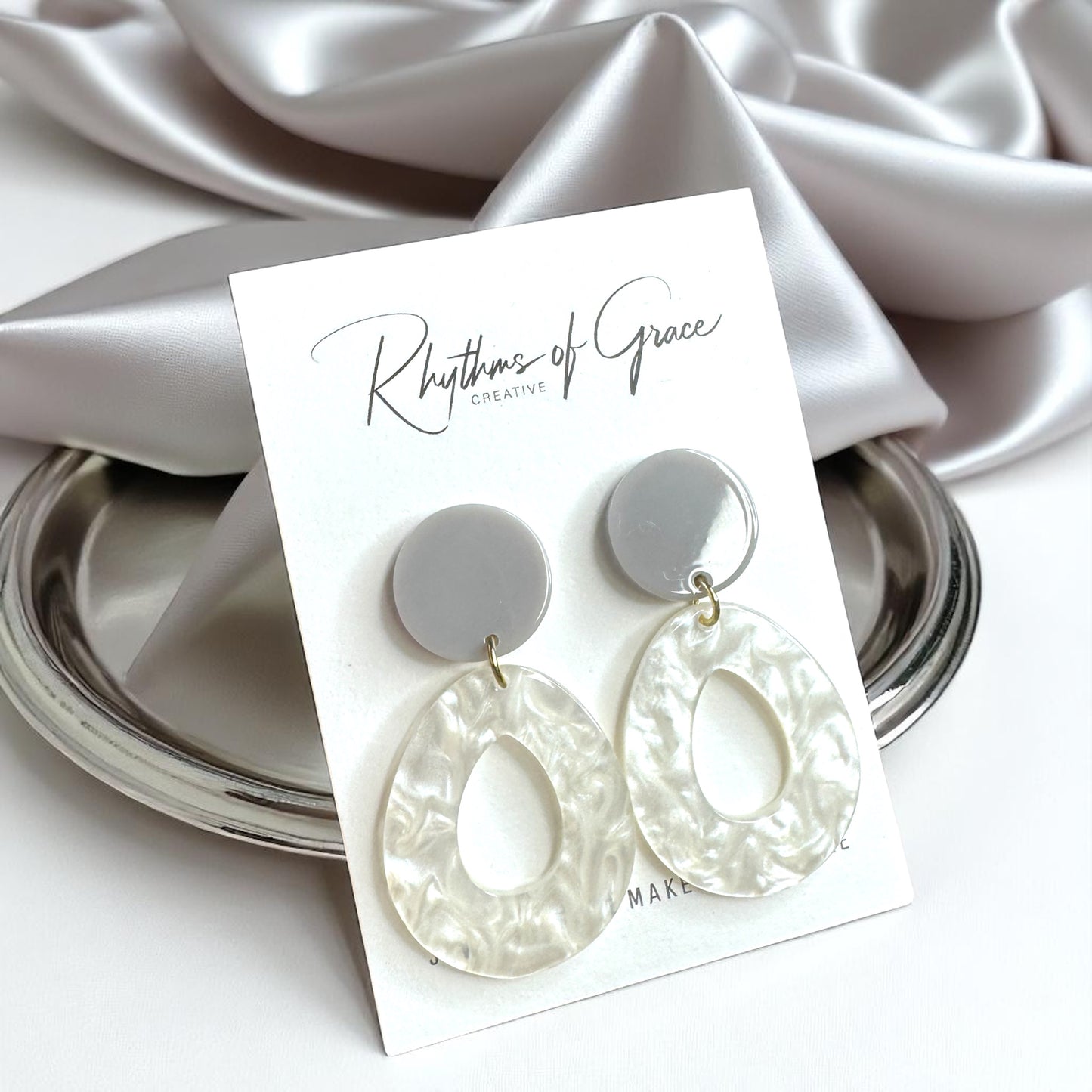 Chic Marble Drop Earrings – Handmade White & Grey Acrylic Dangles