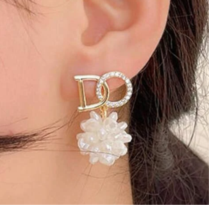 Dazzling 'I Do' Rhinestone Earrings: Shine Bright on Your Big Day!