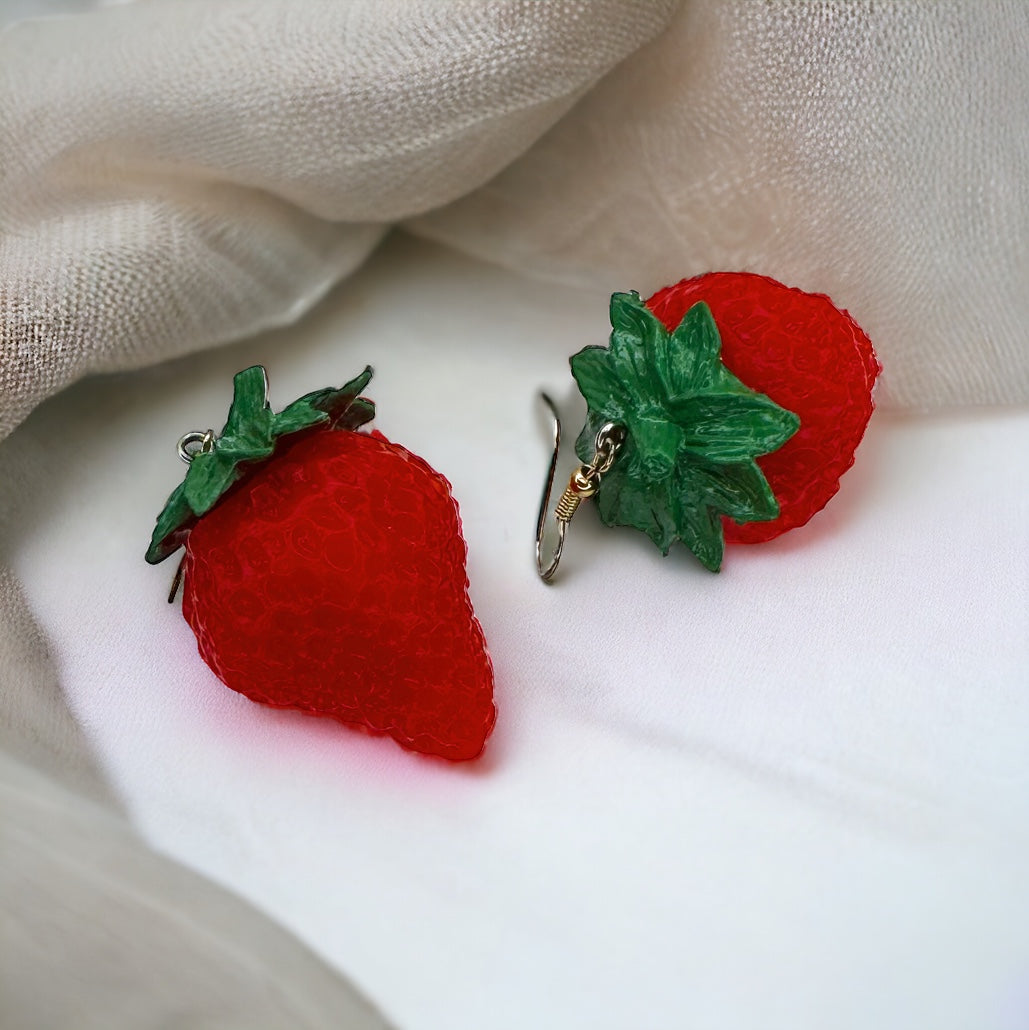 Berry Cute Strawberry Dangle Earrings - Sweet Summer Vibes!🍓