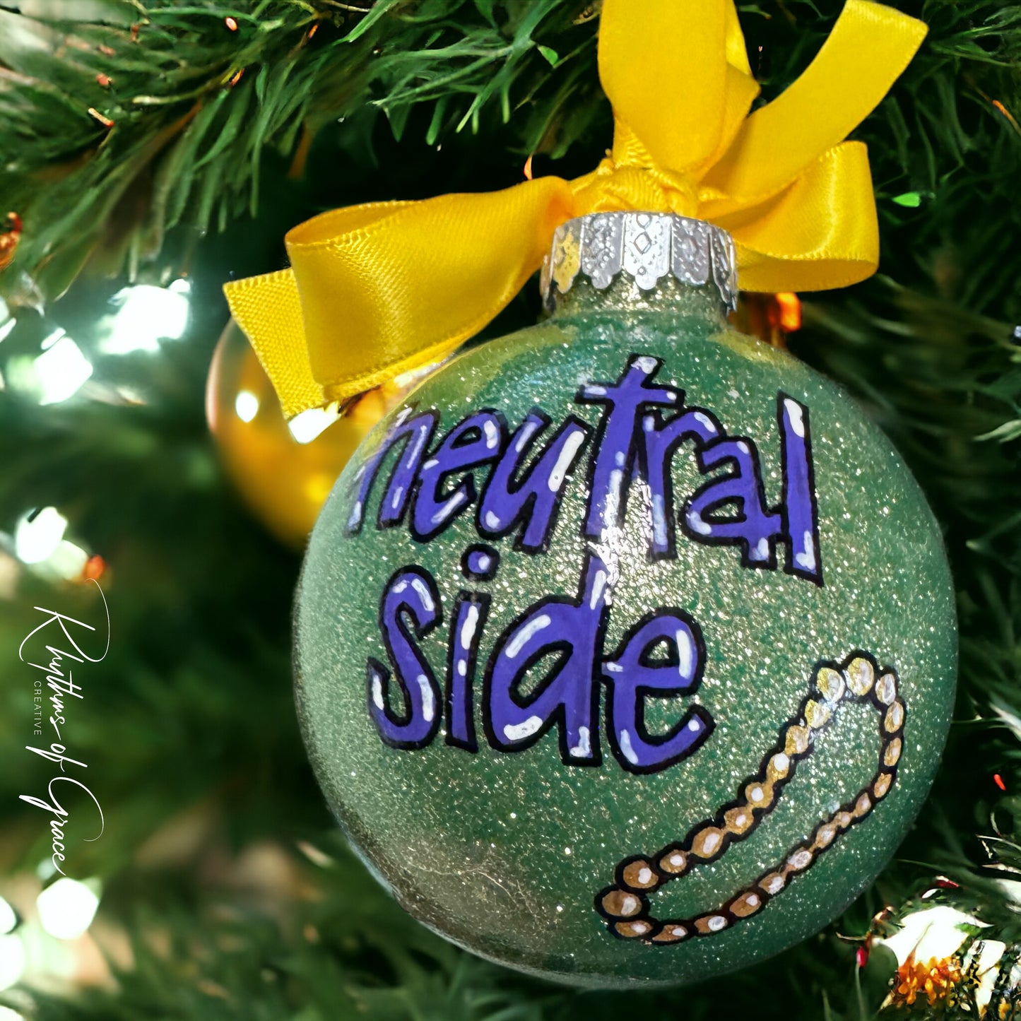 Christmas Ornament: Sidewalk Side vs. Neutral Ground
