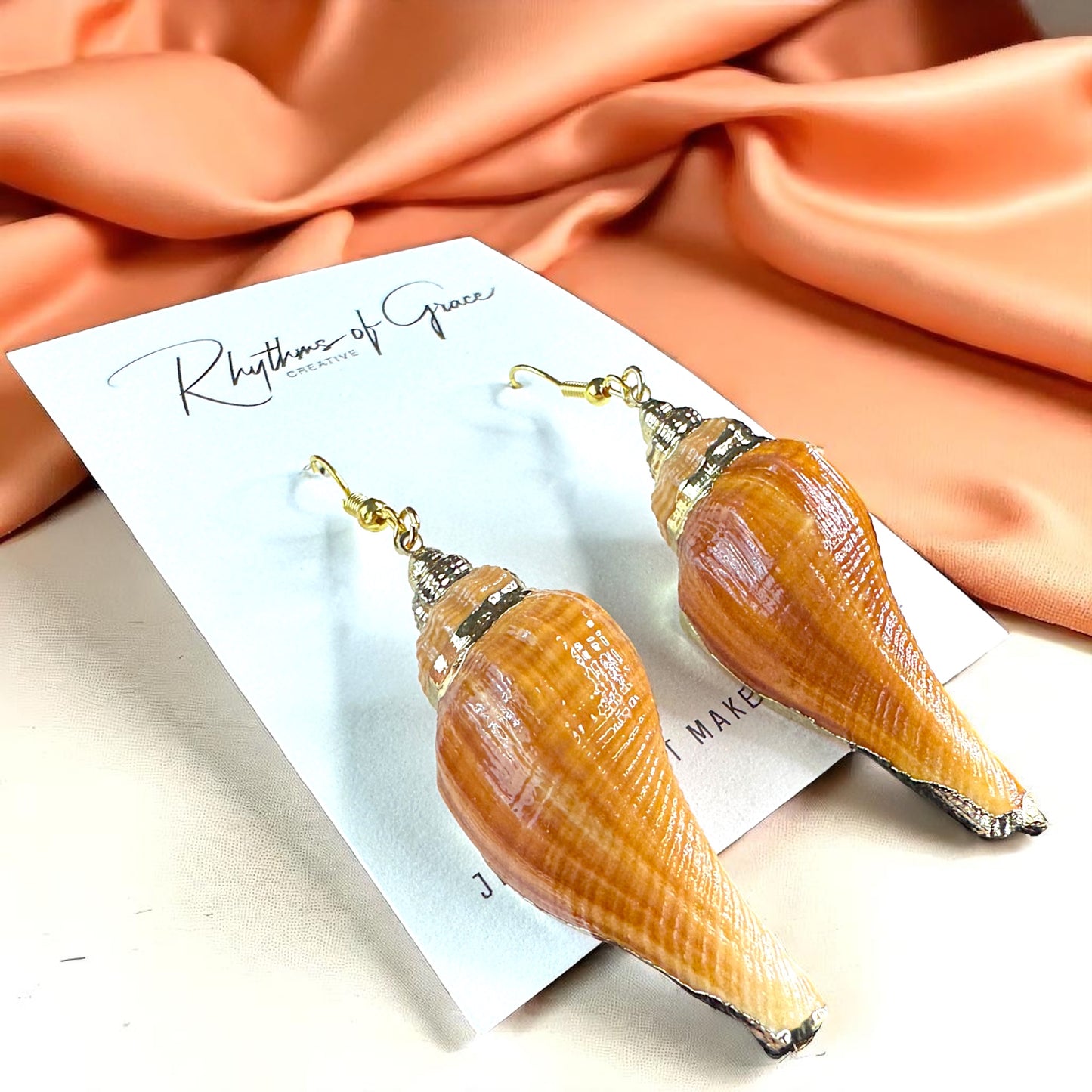 Dive into the Ocean Vibes with Our Seashell Dangle Earrings!