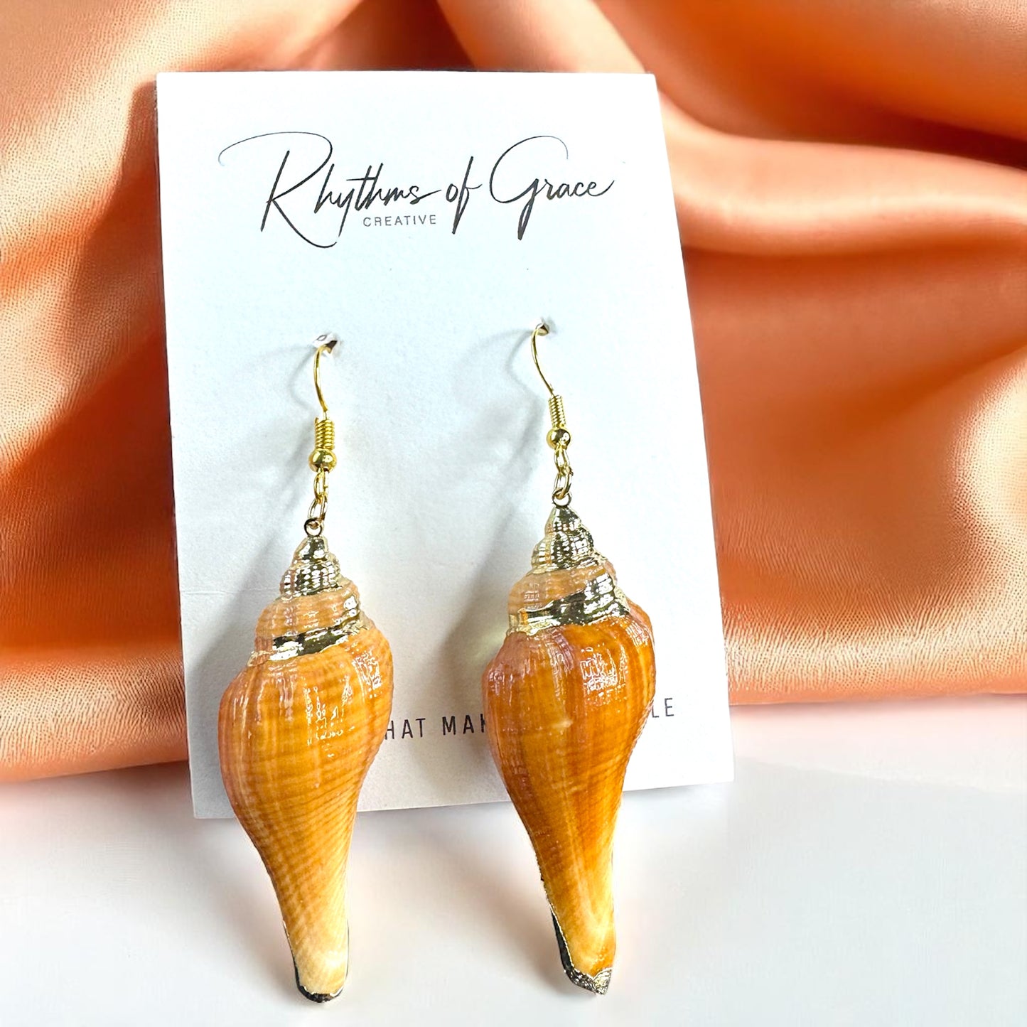 Dive into the Ocean Vibes with Our Seashell Dangle Earrings!
