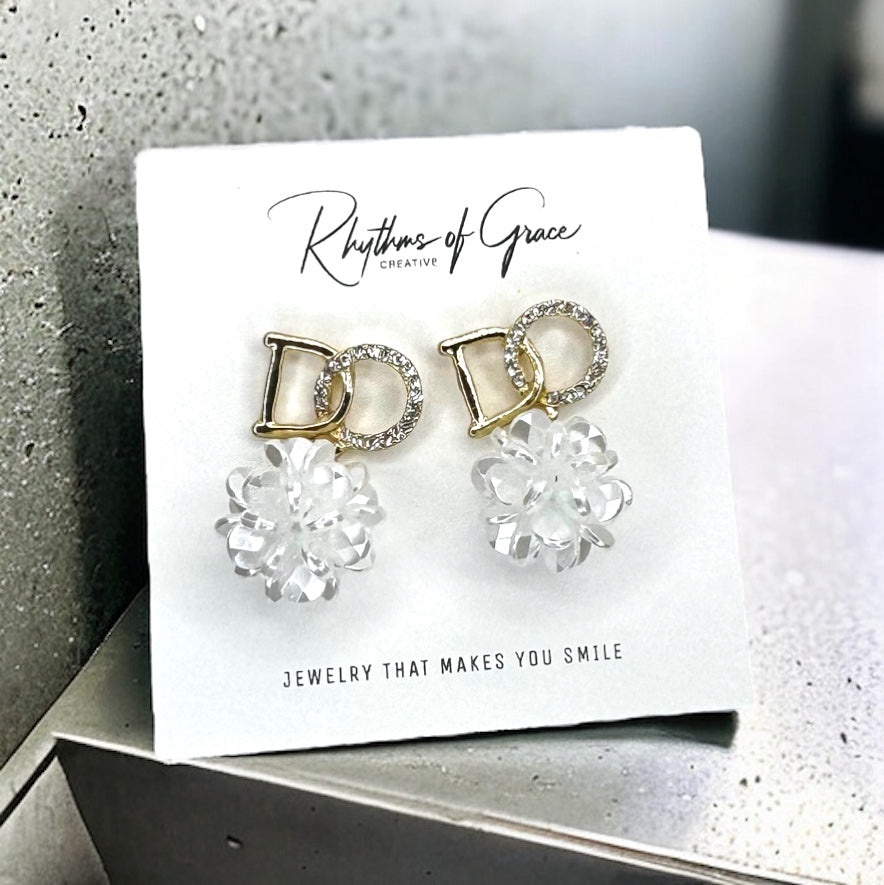 Dazzling 'I Do' Rhinestone Earrings: Shine Bright on Your Big Day!