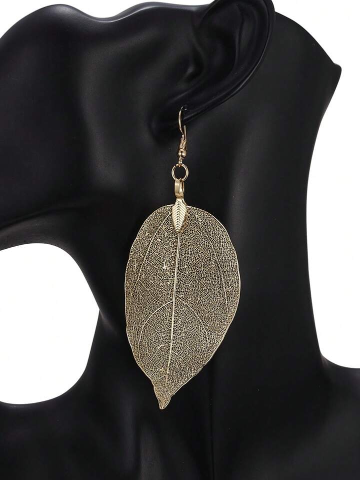 Delicate Gold Leaf Earrings – Nature's Elegance for Your Ears! ✨