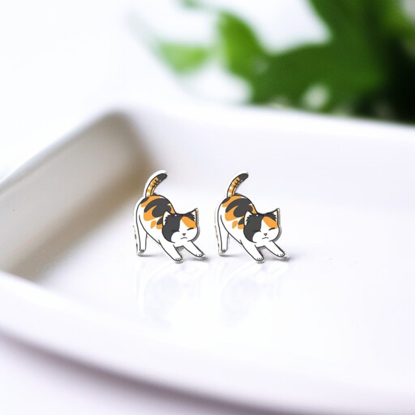 Purr-fectly Charming Calico Cat Stud Earrings 🐾