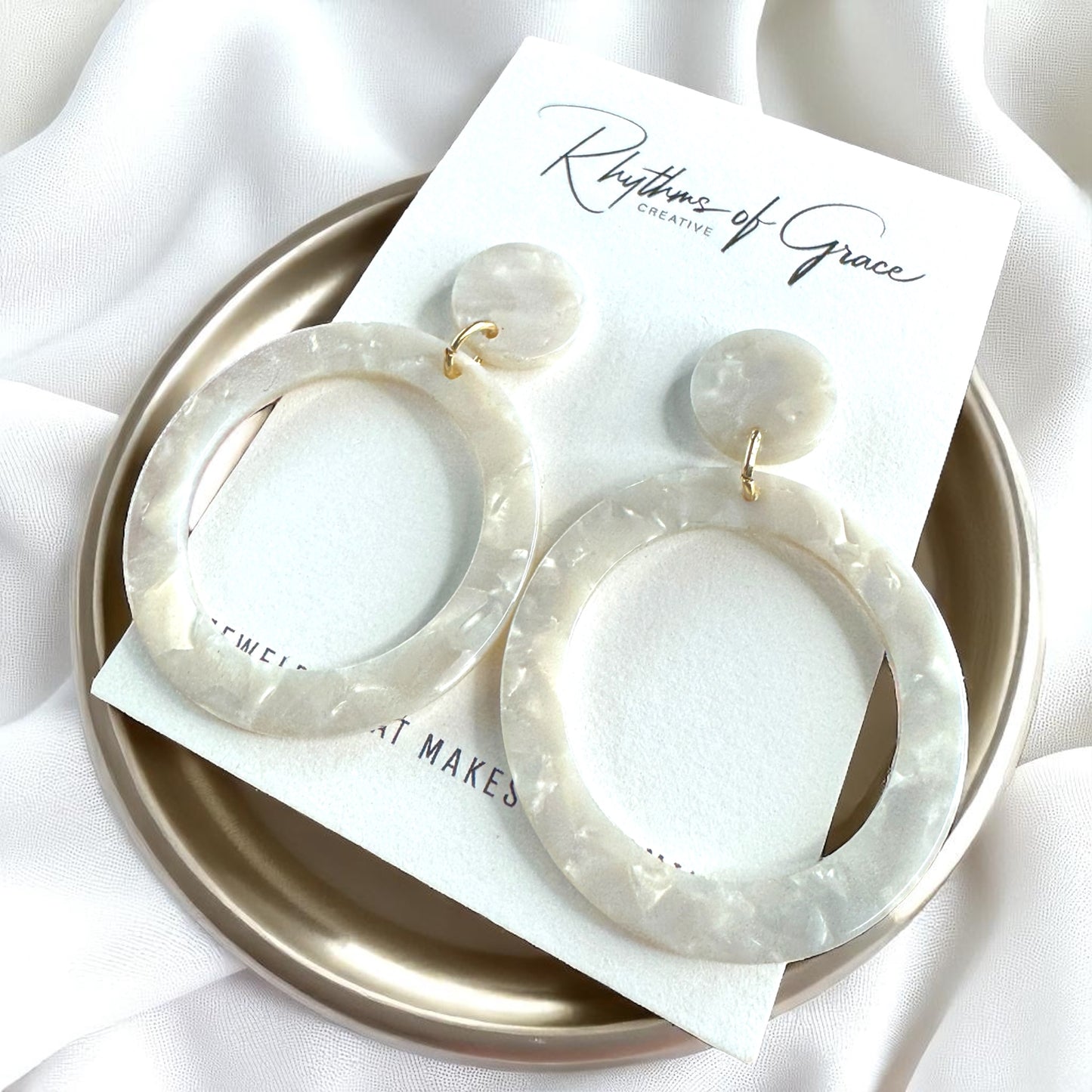 Glamorous White Marbled Acrylic Dangle Earrings - Chic Round Design!