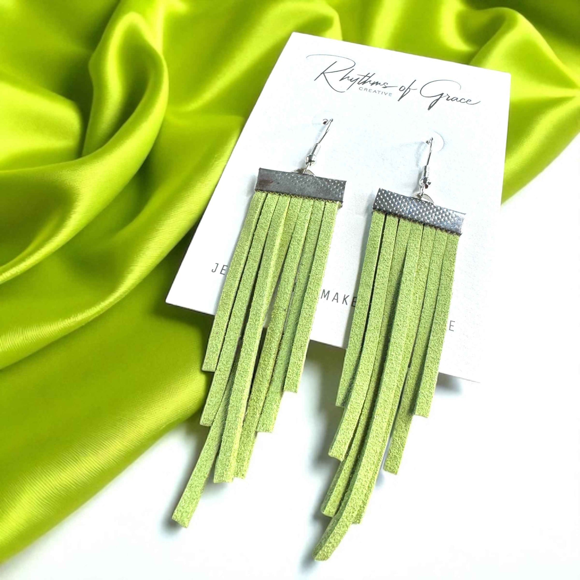 Fringe Boho Dangle Earrings: Embrace the Bohemian Vibe!