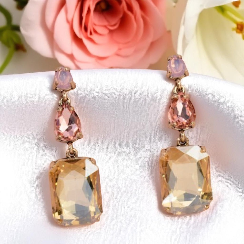 Blush & Sparkle: Stunning Pale Pink Rhinestone Drop Earrings!