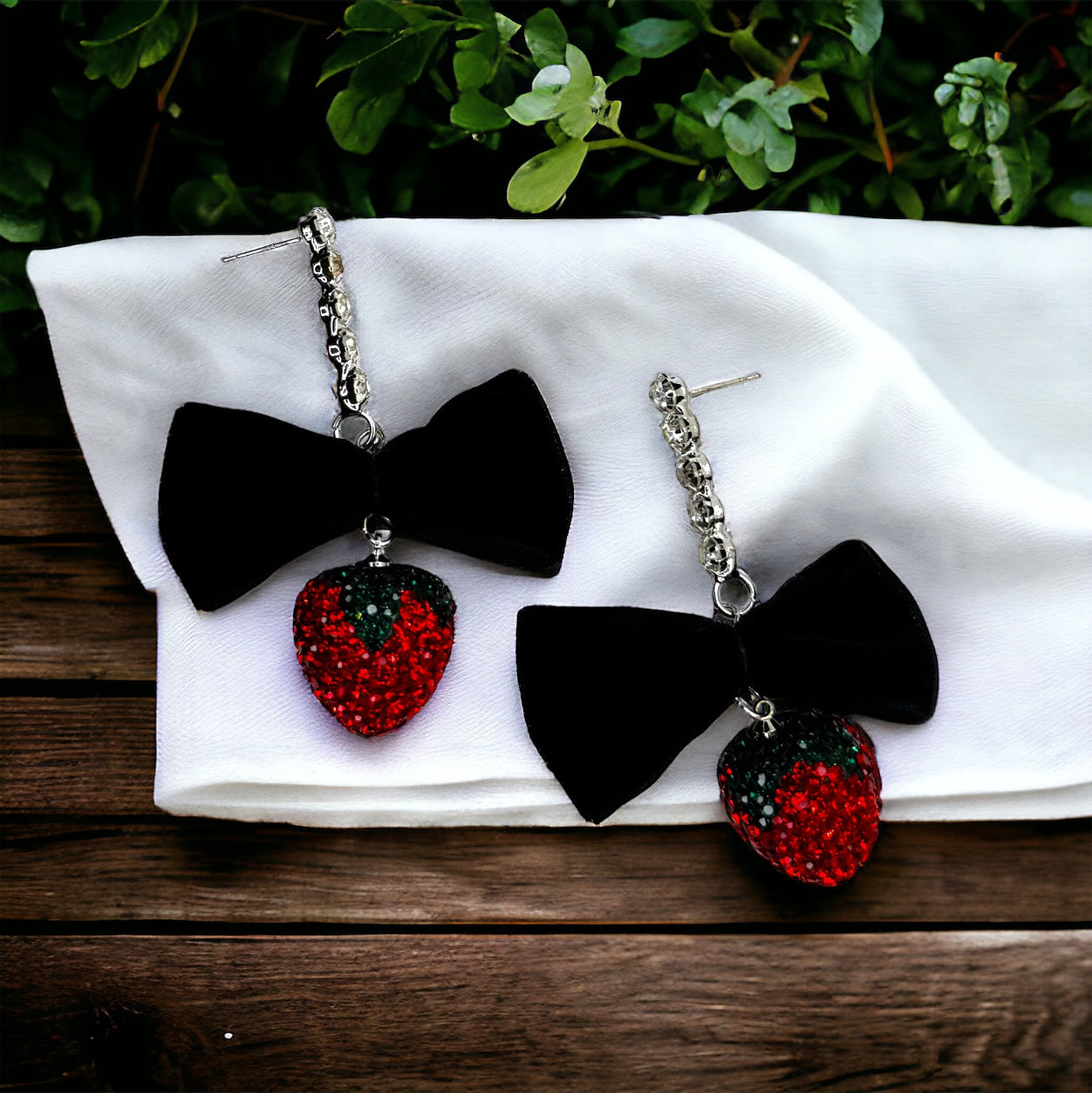Sweet Summertime Sparkle: Rhinestone Strawberry Earrings ๐