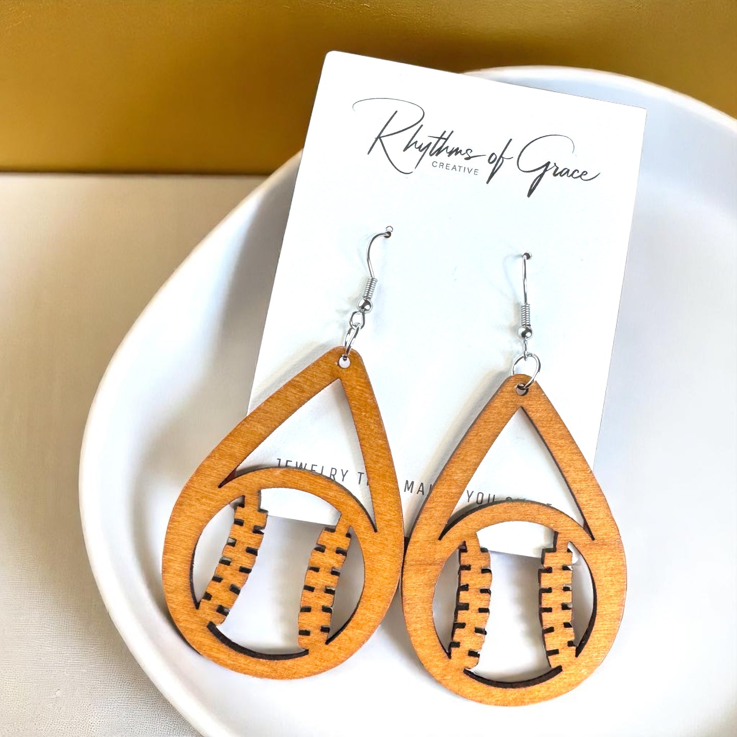 Pitch Perfect: Stylish Dangle Earrings for Baseball Lovers!