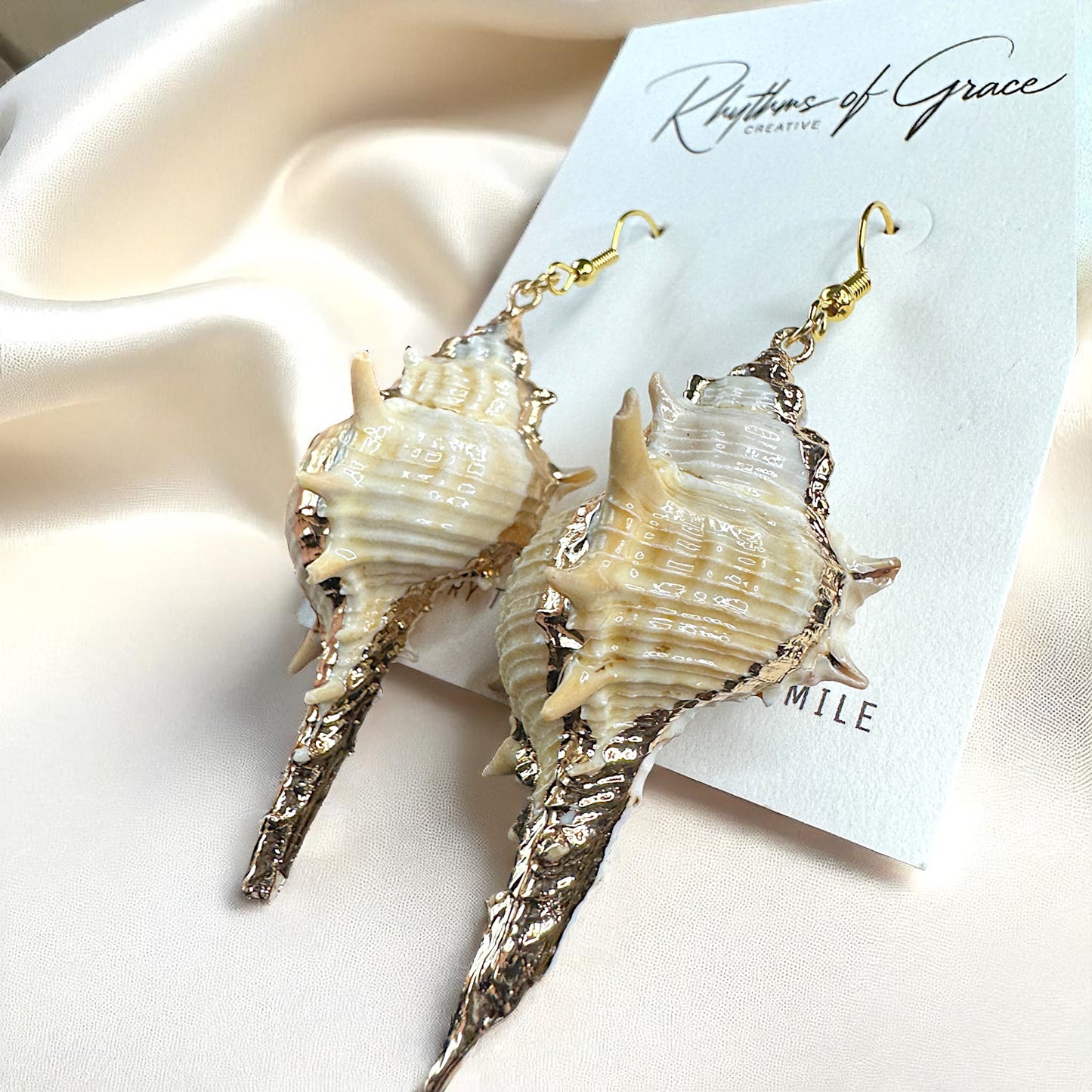 Dive into the Ocean Vibes with Our Seashell Dangle Earrings!