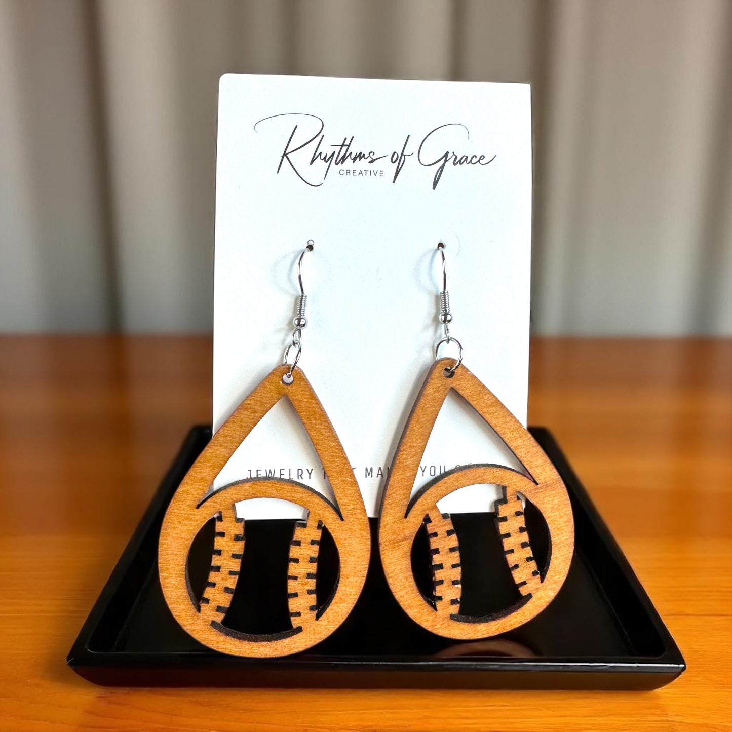 Pitch Perfect: Stylish Dangle Earrings for Baseball Lovers!