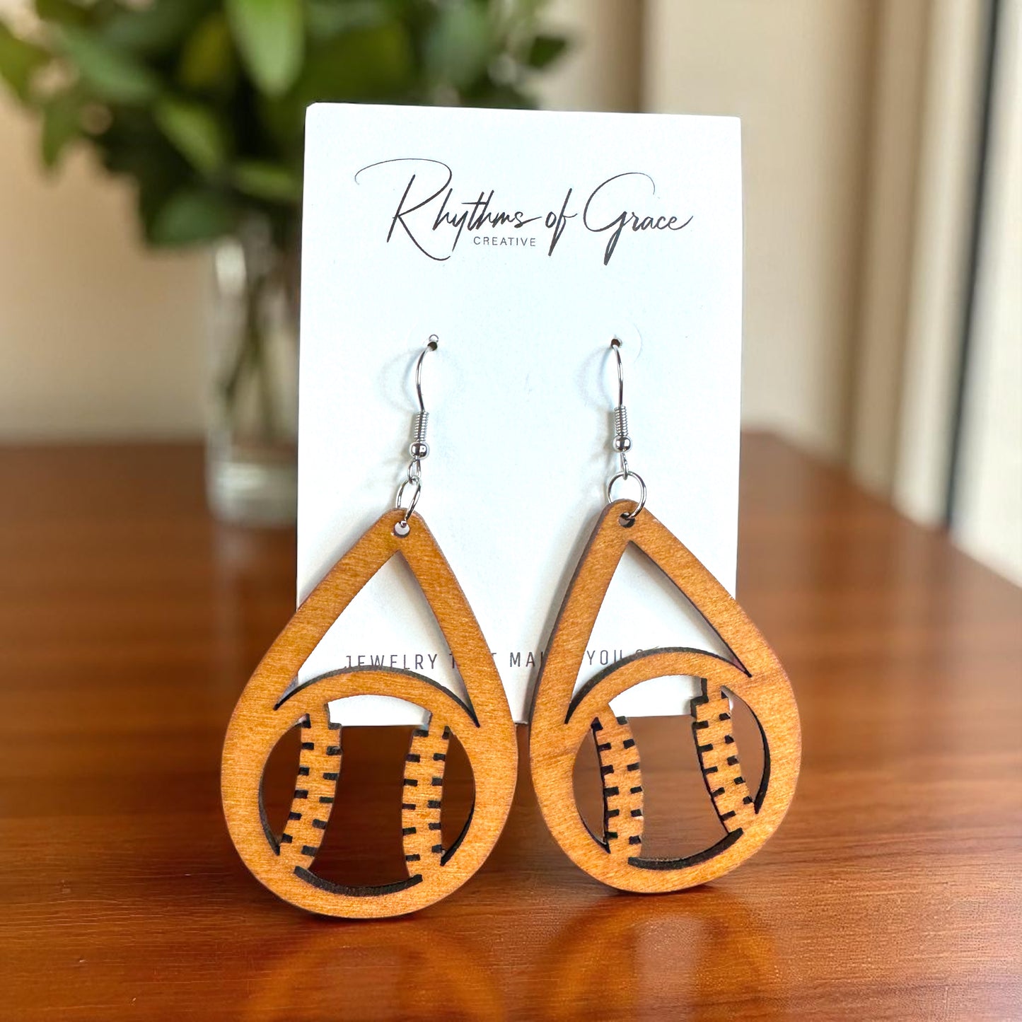 Pitch Perfect: Stylish Dangle Earrings for Baseball Lovers!