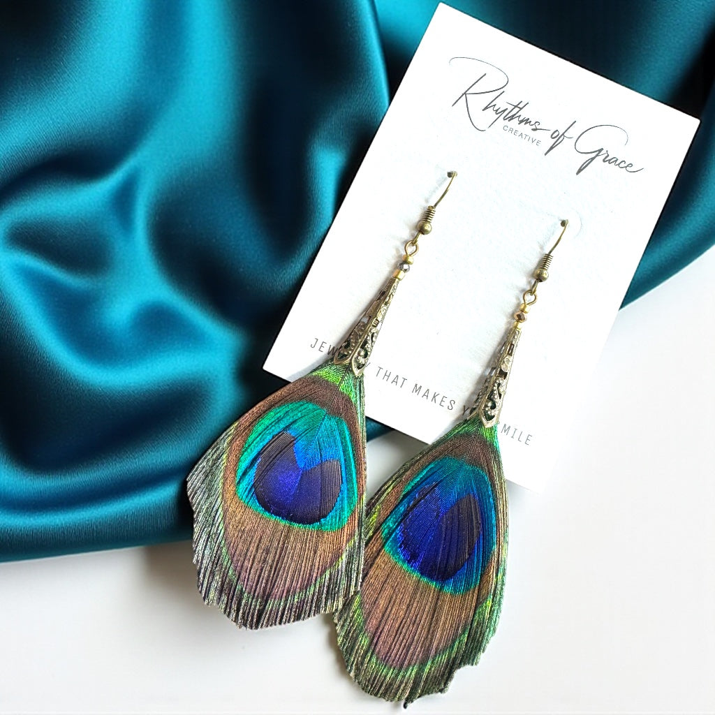 Peacock Feather Dangle Earrings – Add Some Festival Flair!