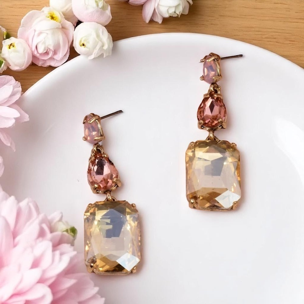 Blush & Sparkle: Stunning Pale Pink Rhinestone Drop Earrings!