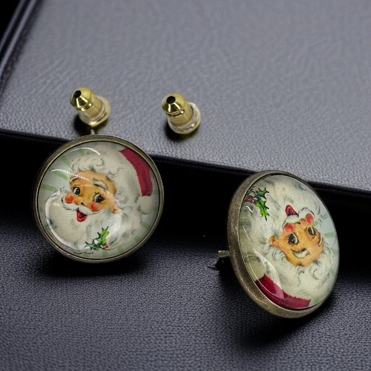 Vintage Santa Cabochon Stud Earrings – A Jolly Holiday Delight!