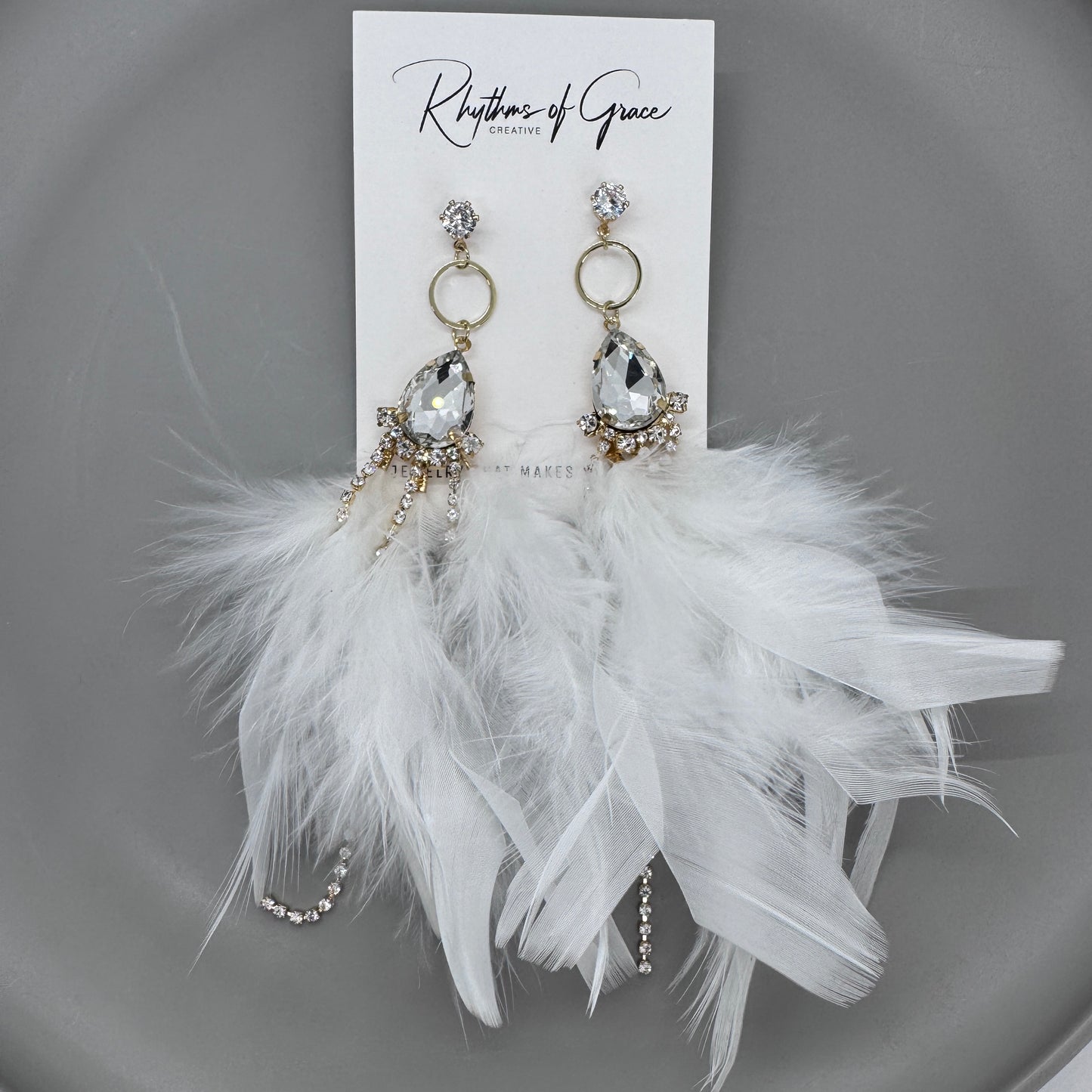 Dreamy White Feather Earrings – Rhinestone Dangles for Boho Queens