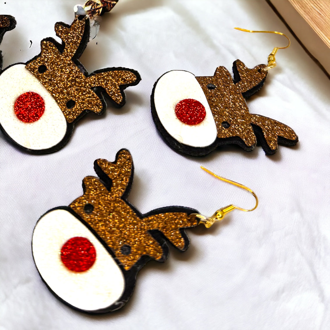 Dazzle and Delight: Glitter Reindeer Dangle Earrings! 🎉