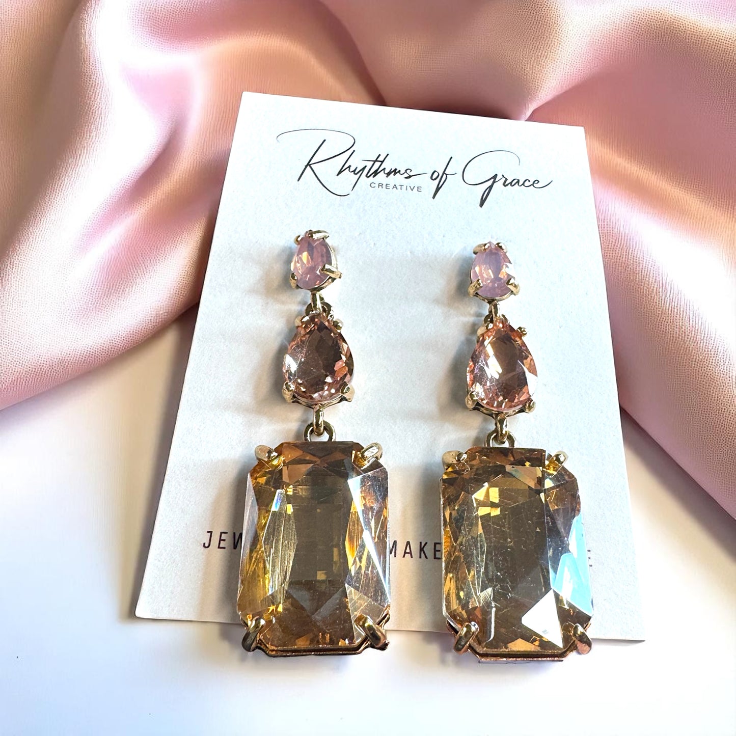 Blush & Sparkle: Stunning Pale Pink Rhinestone Drop Earrings!