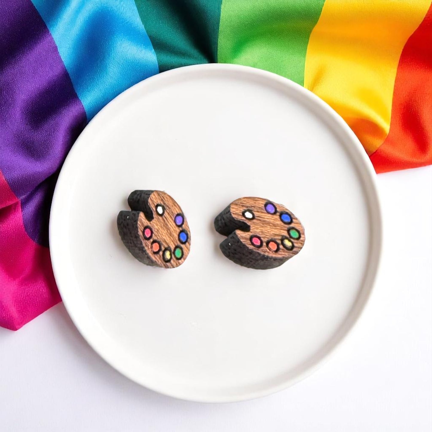 Chic Canvas: Wooden Paint Palette Earrings 🎨