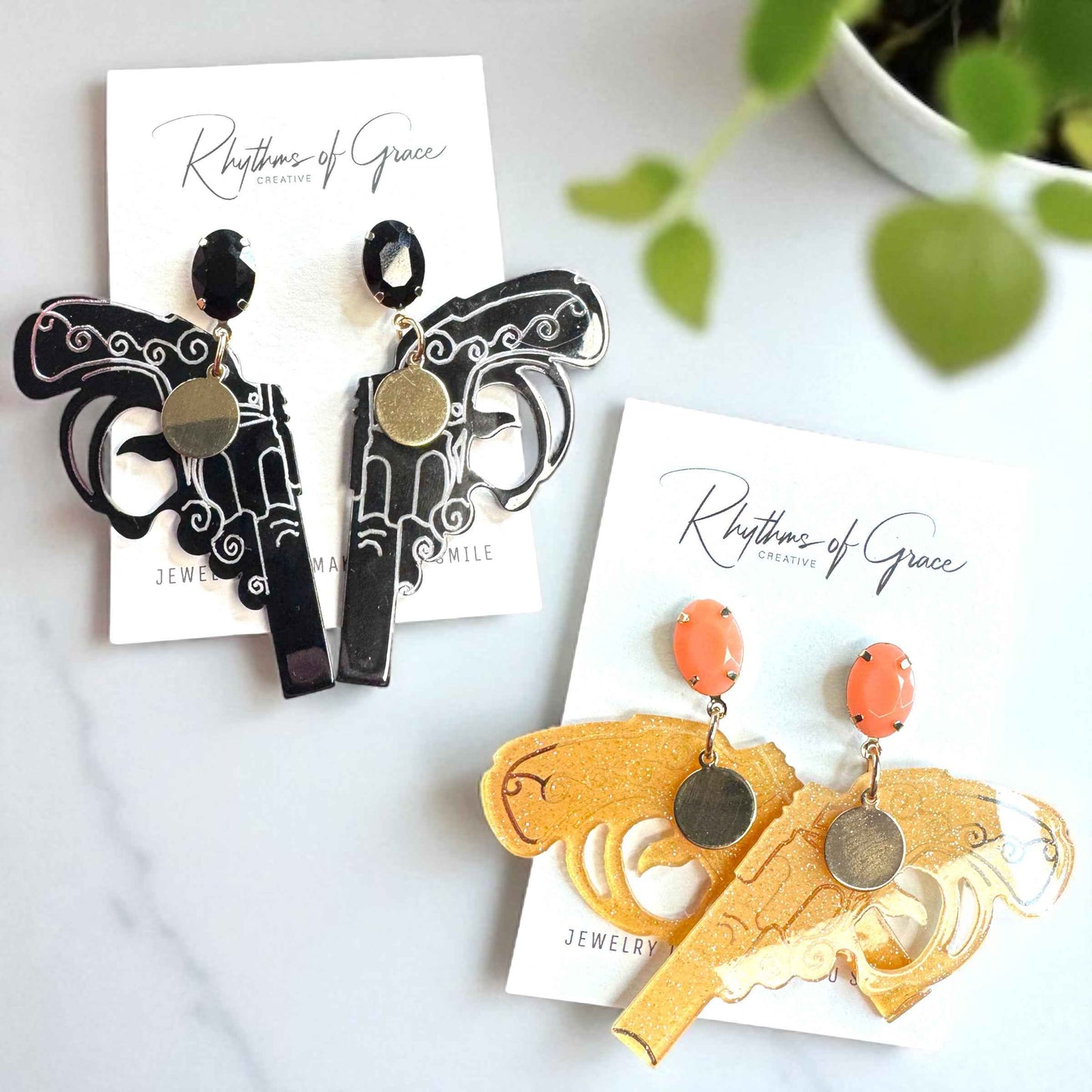 Western Vibes: Handgun Dangle Earrings – Personalized Pistol Style in Black or Peach 🤠
