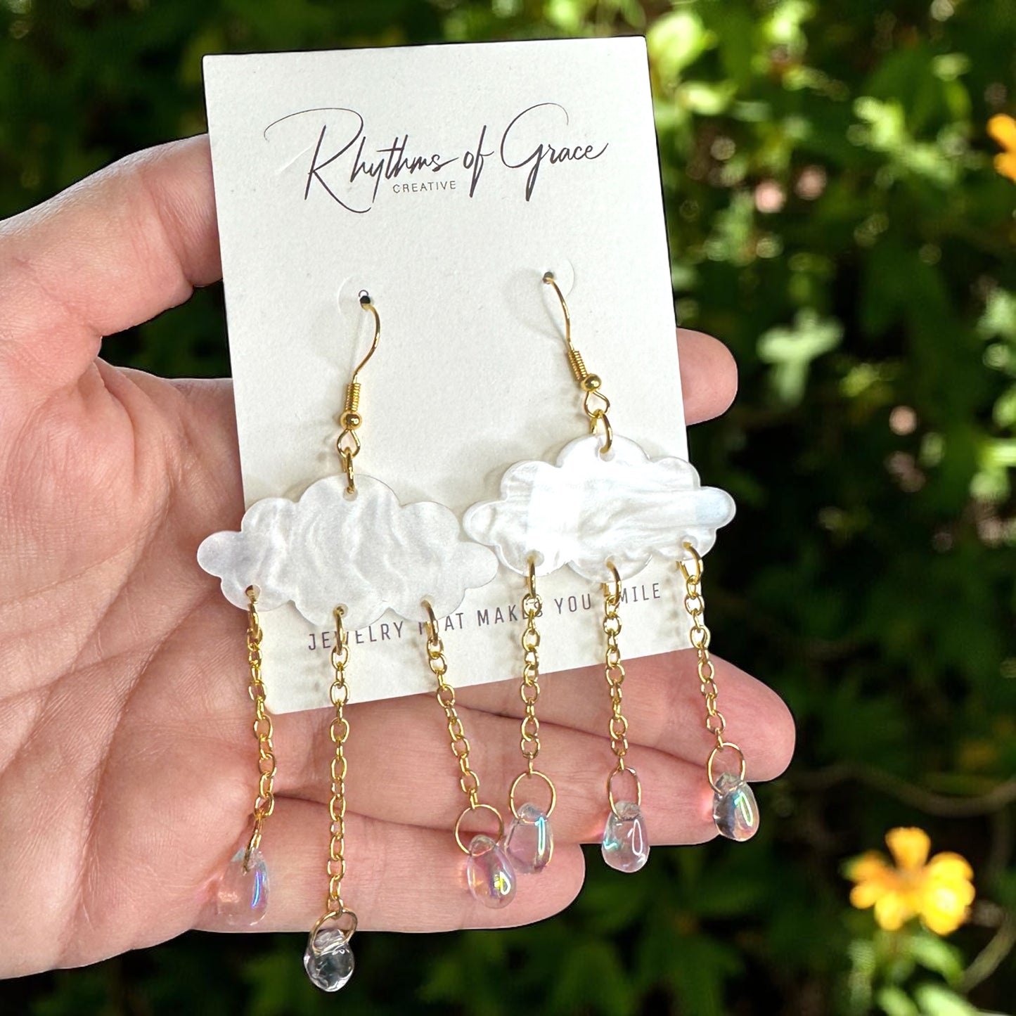 Sparkle in the Rain: Crystal Raindrop Cloud Earrings – Lightweight & Stunning!