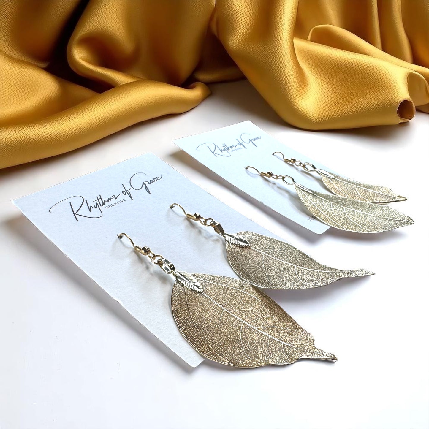 Delicate Gold Leaf Earrings – Nature's Elegance for Your Ears! ✨