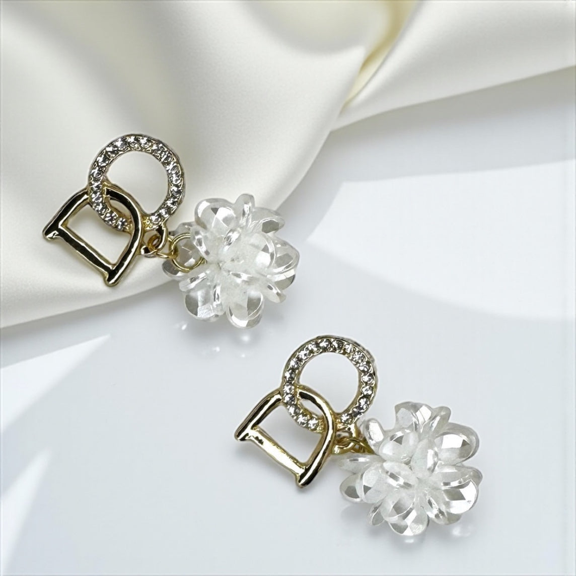 Dazzling 'I Do' Rhinestone Earrings: Shine Bright on Your Big Day!