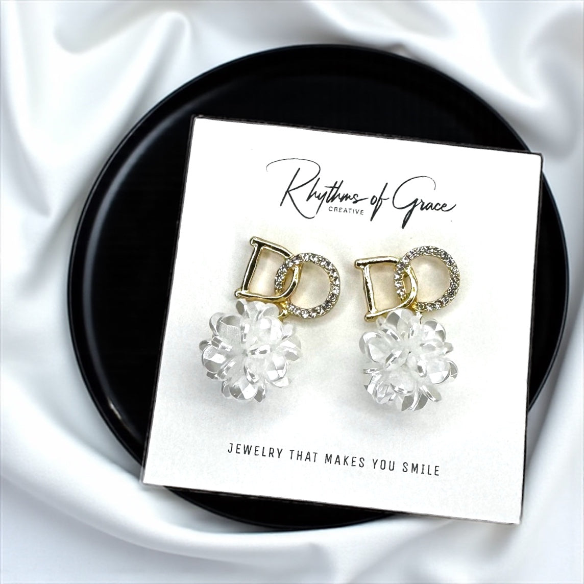 Dazzling 'I Do' Rhinestone Earrings: Shine Bright on Your Big Day!