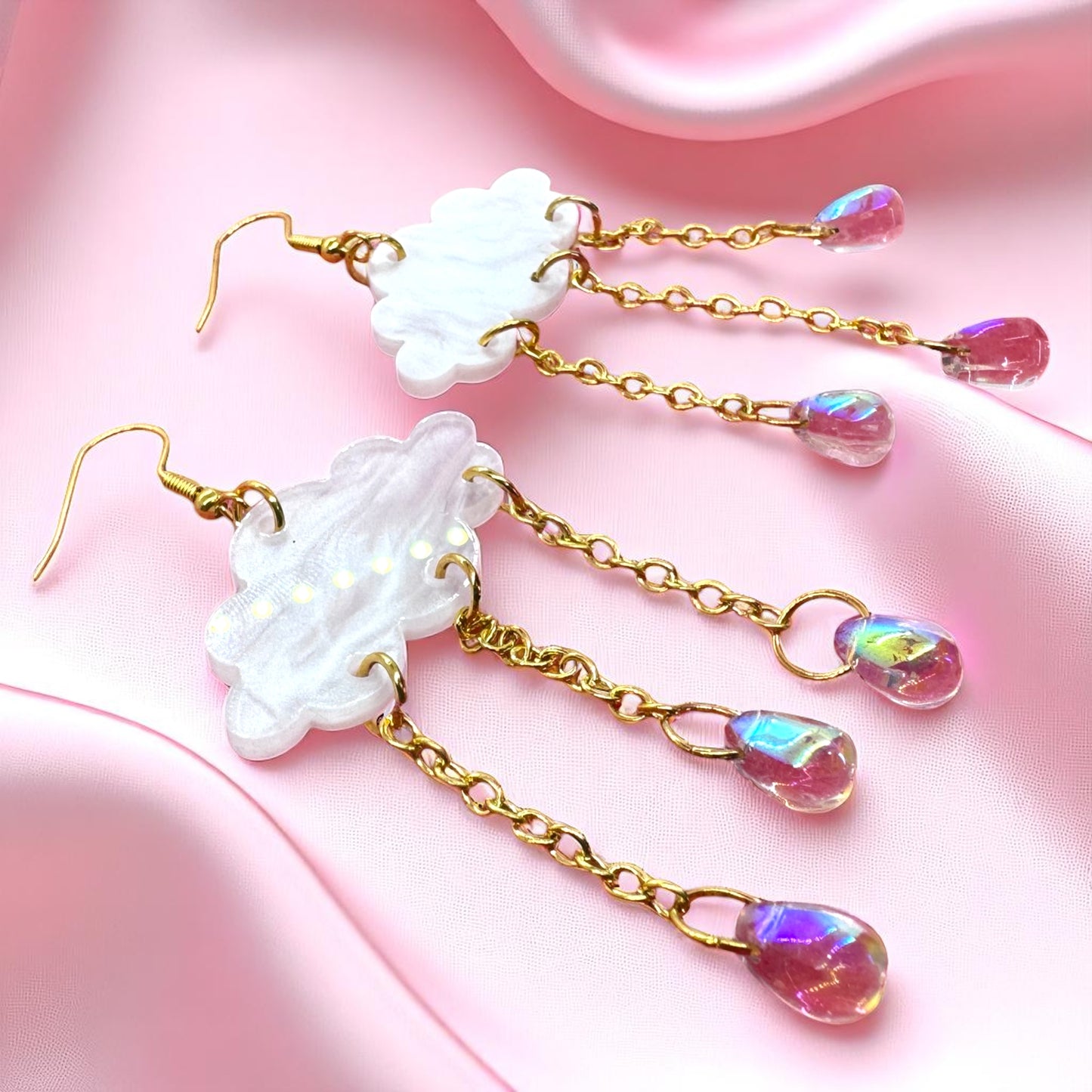 Sparkle in the Rain: Crystal Raindrop Cloud Earrings – Lightweight & Stunning!