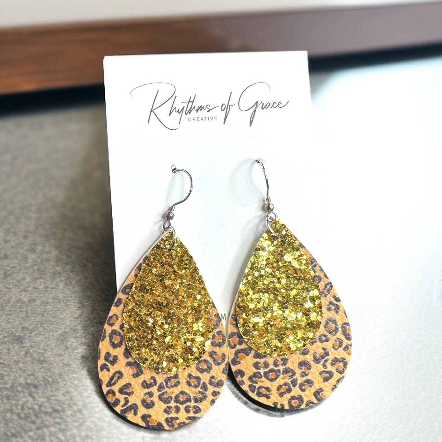 Unleash Your Inner Diva: Cheetah Print & Glitter Teardrop Earrings!