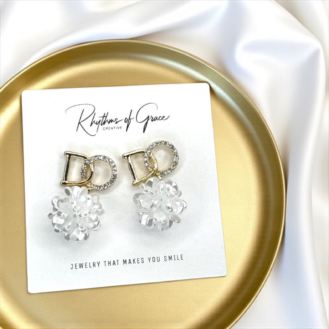 Dazzling 'I Do' Rhinestone Earrings: Shine Bright on Your Big Day!