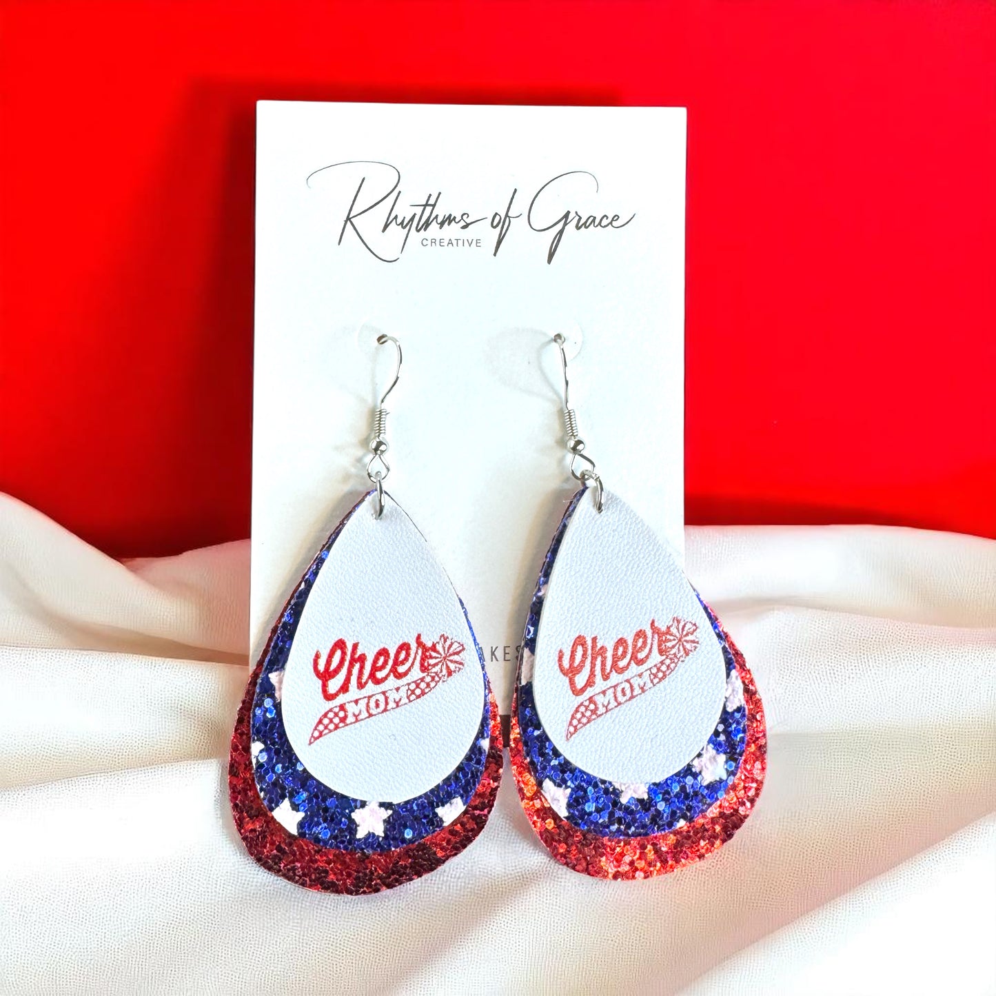 Touchdown Style: 'Cheer Mom' Dangle Earrings 🏈