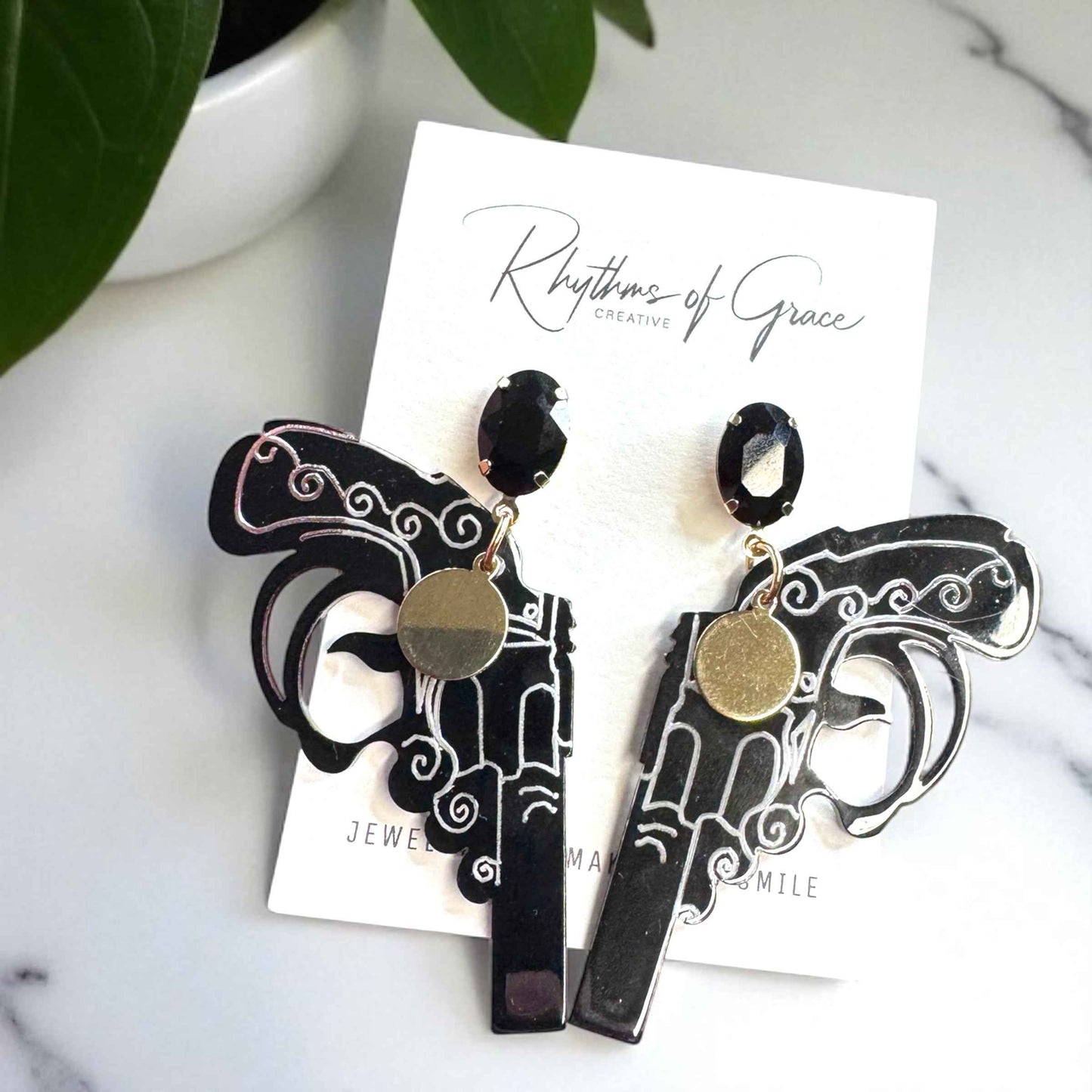 Western Vibes: Handgun Dangle Earrings – Personalized Pistol Style in Black or Peach 🤠