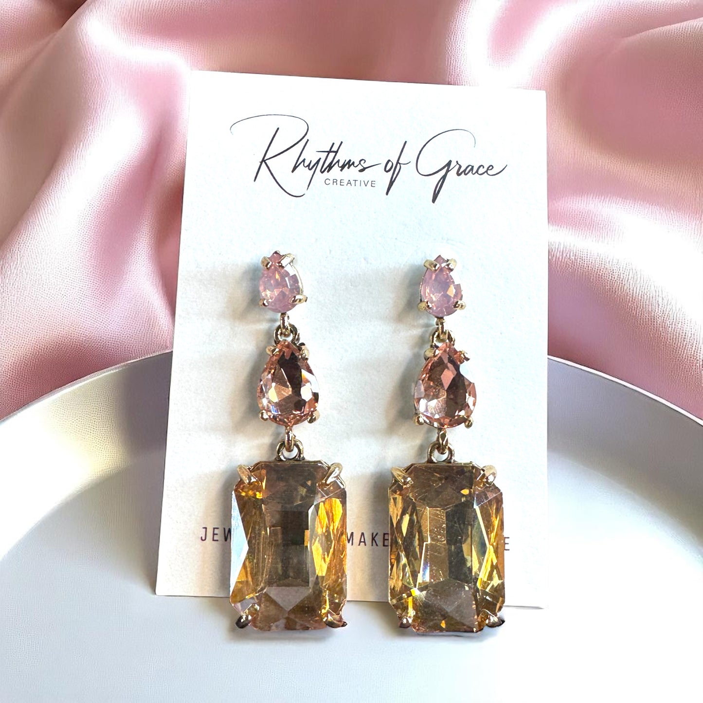 Blush & Sparkle: Stunning Pale Pink Rhinestone Drop Earrings!