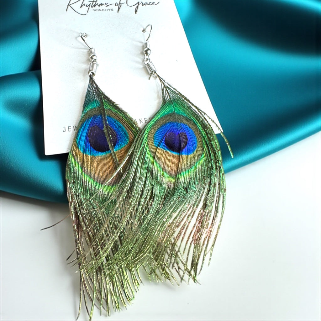 Elevate Your Style with Our Peacock Feather Dangle Earrings!