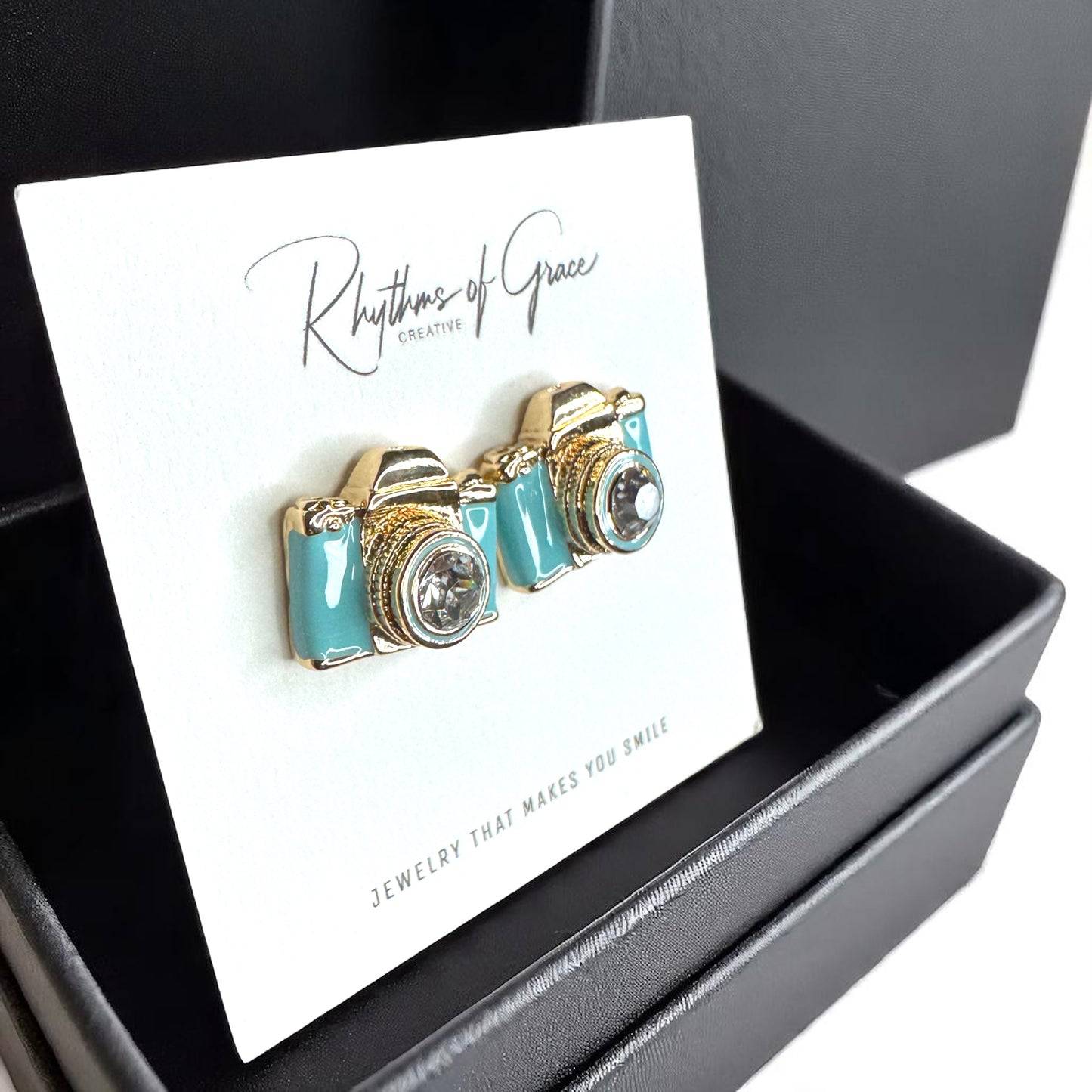 Snap Chic: Dazzling Camera Rhinestone Stud Earrings in White, Pink & Blue!