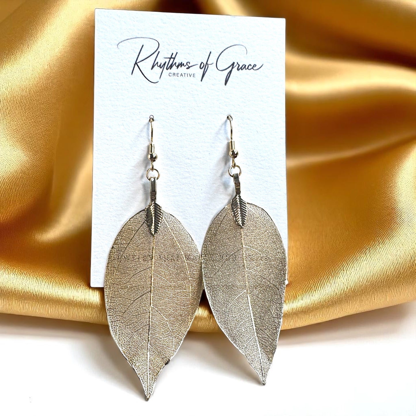 Delicate Gold Leaf Earrings – Nature's Elegance for Your Ears! ✨